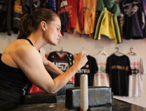 A sustainable arm wrestling table